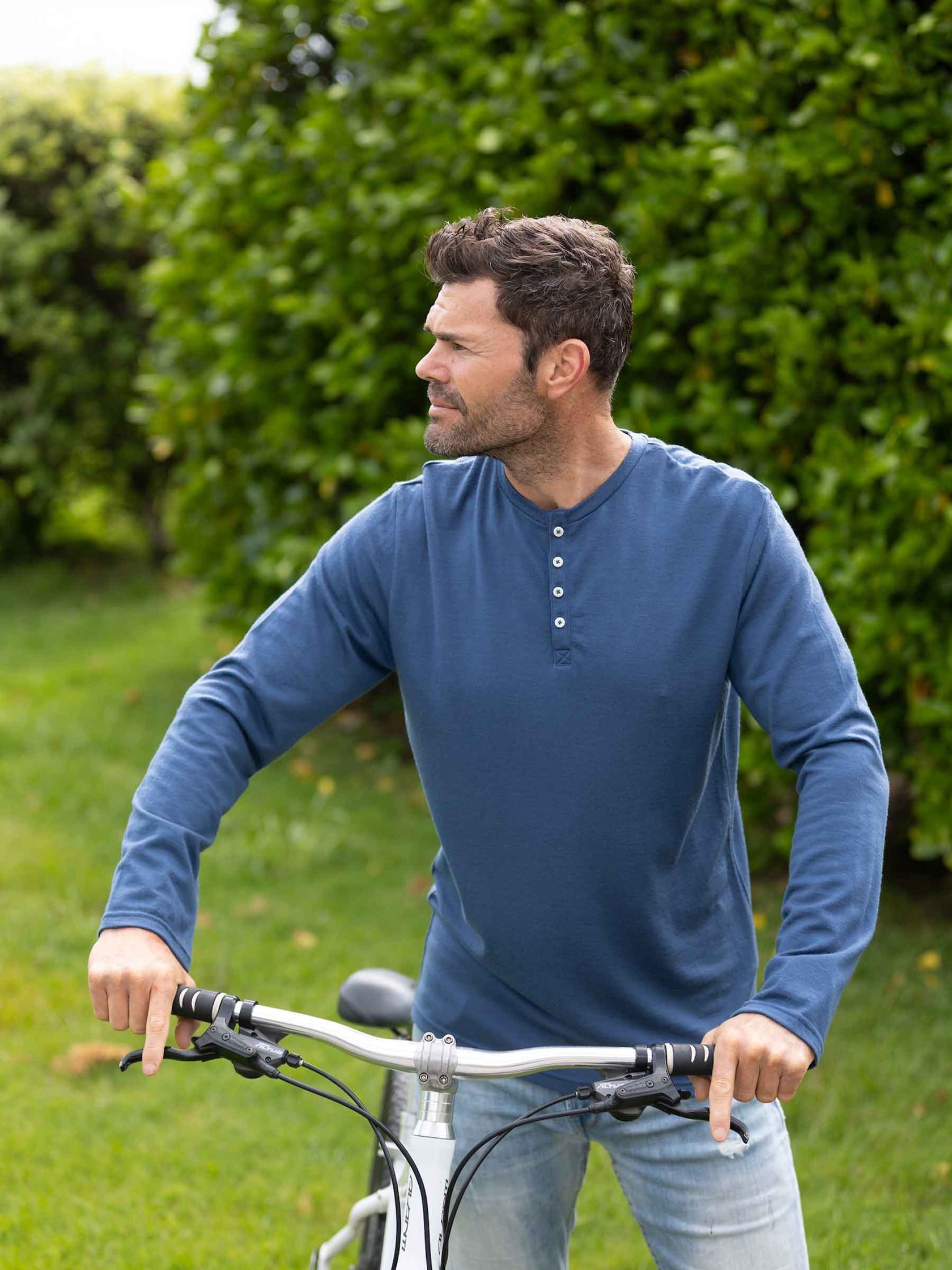 Men's Wainui Henley Navy Nui Organics